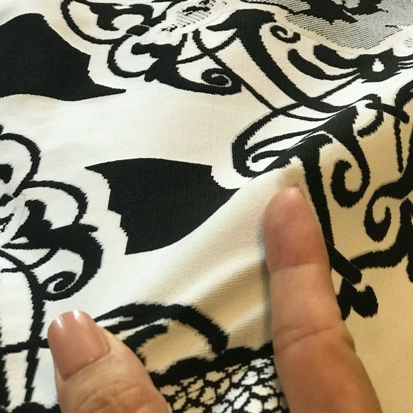 Show-Stopping Black & White Dress: Never Worn! - Picture 5 of 7